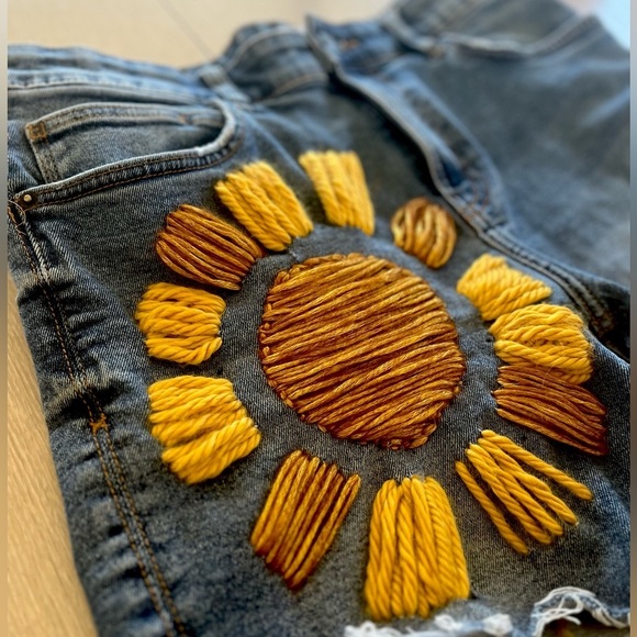 CUSTOM EMBROIDERED HIPPIE SHORTS - Picture 4 of 13